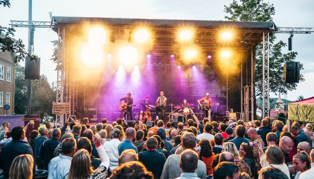 Kanskje er det lenge til vi står så tett i tett på festival igjen. Etter et langt og kulturfattig år planlegger arrangørene for Festival Bohem 2021. Her fra festivalen i 2019, hvor blant annet punkrockbandet Oslo Ess spilte. Kanskje er det lenge til vi står så tett i tett på festival igjen. Etter et langt og kulturfattig år planlegger arrangørene for Festival Bohem 2021. Her fra festivalen i 2019, hvor blant annet punkrockbandet Oslo Ess spilte.