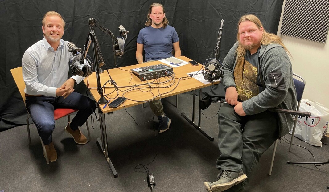 Stian Fossum (t.h) var gjest hos Ole Petter Vibekken (t.v.) og Roy Onsrud i episode fire av podkasten Prøvesving. Stian Fossum (t.h) var gjest hos Ole Petter Vibekken (t.v.) og Roy Onsrud i episode fire av podkasten Prøvesving.
