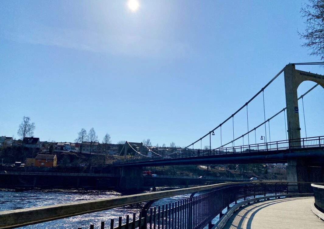 Skyfri himmel og temperaturer som setter fart på vårfølelsen lørdag ettermiddag i Kongsvinger sentrum. Skyfri himmel og temperaturer som setter fart på vårfølelsen lørdag ettermiddag i Kongsvinger sentrum.