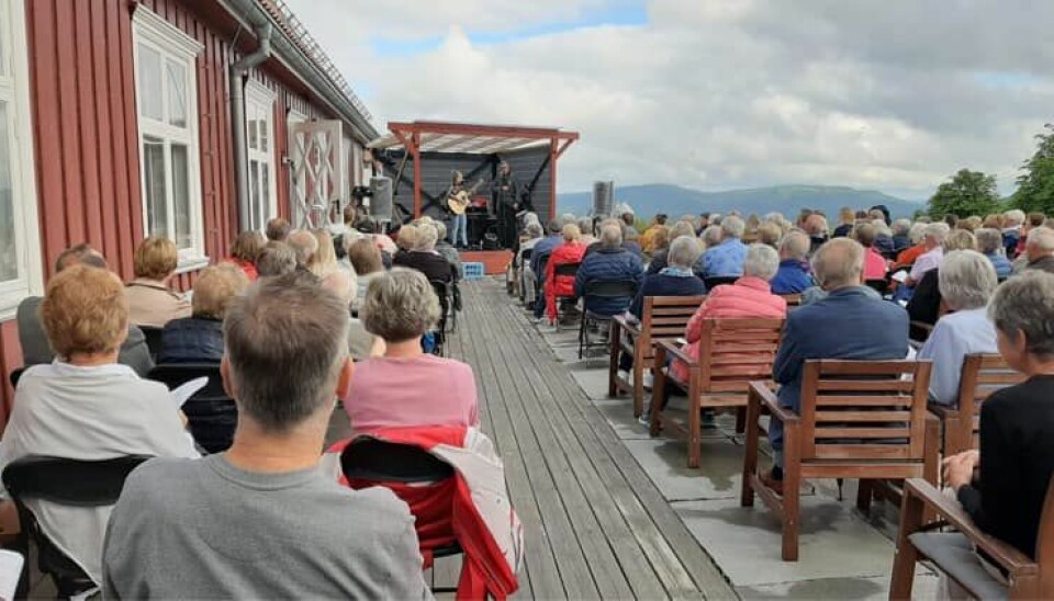 Bilde fra fjorårets konsert. Årets allsang på festningen vil inneholde norske viser, musikaler og danseband.