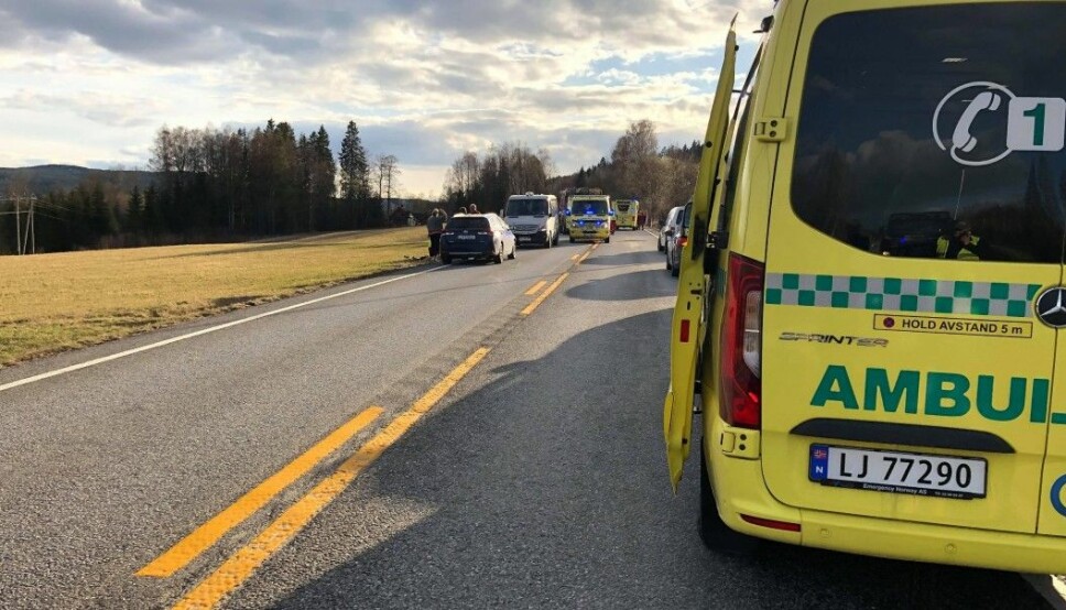 Det var til sammen fire personer i bilen som kjørte av fylkesvei 198 i april. En mann i 50-årene omkom, og sjåføren er siktet for brudd på veitrafikkloven.