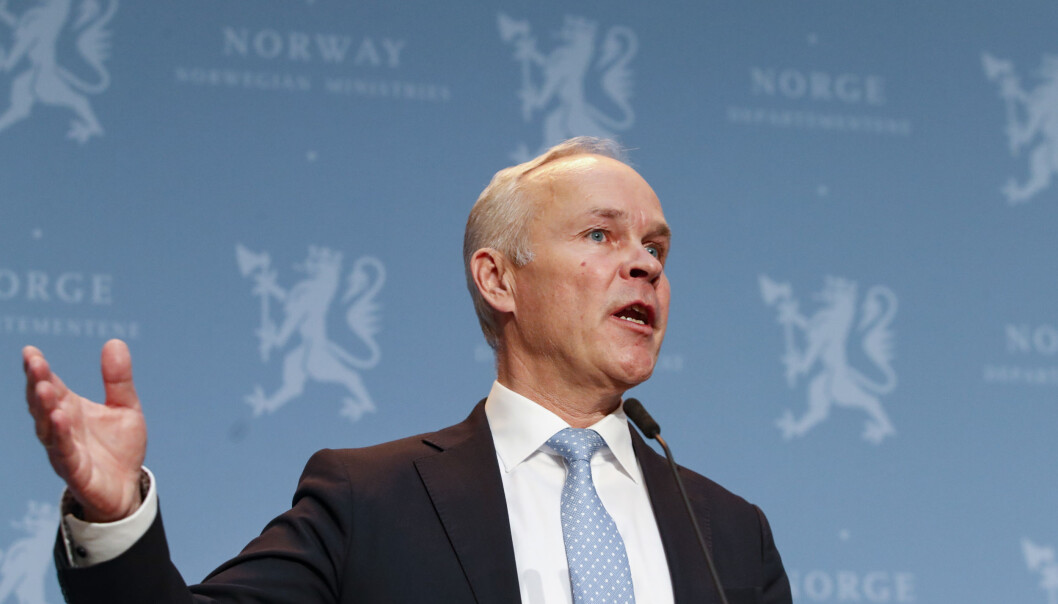 Finansminister Jan Tore Sanner åpner opp for utvidet lønnsstøtteordning. Finansminister Jan Tore Sanner åpner opp for utvidet lønnsstøtteordning.