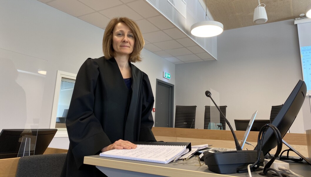 Politiadvokat Wigdis Hjalmarsen ba om fengsel i to år og tre måneder for den overgrepstiltalte læreren. Tingretten dømte han til to år og to måneder. Politiadvokat Wigdis Hjalmarsen ba om fengsel i to år og tre måneder for den overgrepstiltalte læreren. Tingretten dømte han til to år og to måneder.