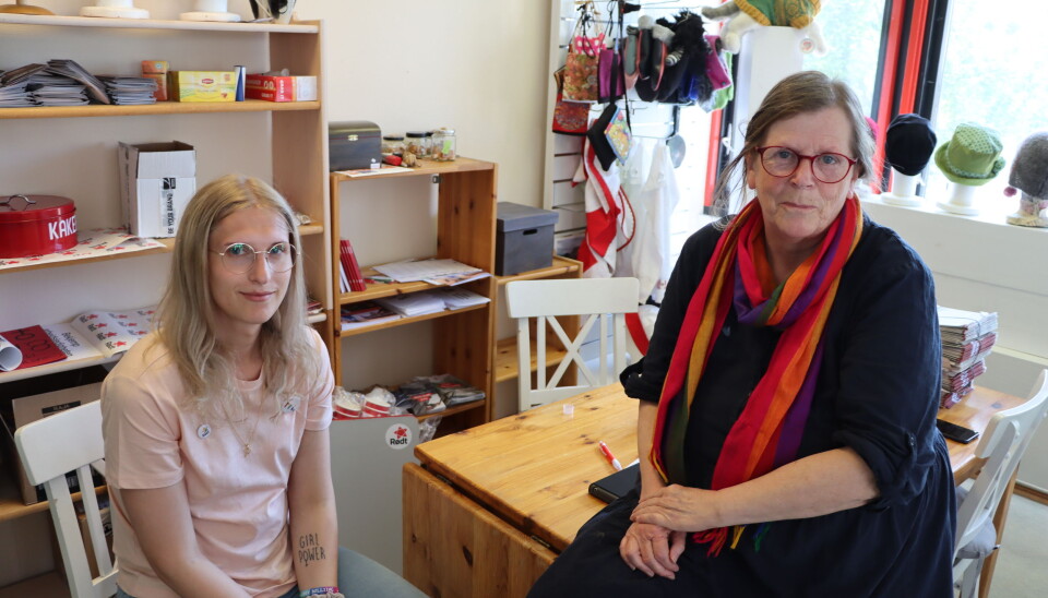 Julia Amelia Bøhmer (t.v.) og Torunn Arnesen står bak Skeiv Kafe, som forhåpentligvis skal få skeive i Kongsvinger til å møtes.