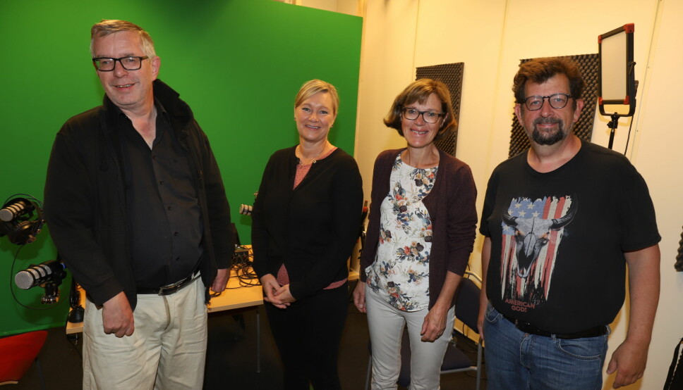 Ane Ingeborg Sandnæs (t.v.) og Inger Noer, flankert av herrene Øivind Roos (t.v.) og Lars Ovlien, er gjester i denne episoden av Kulturstreif.