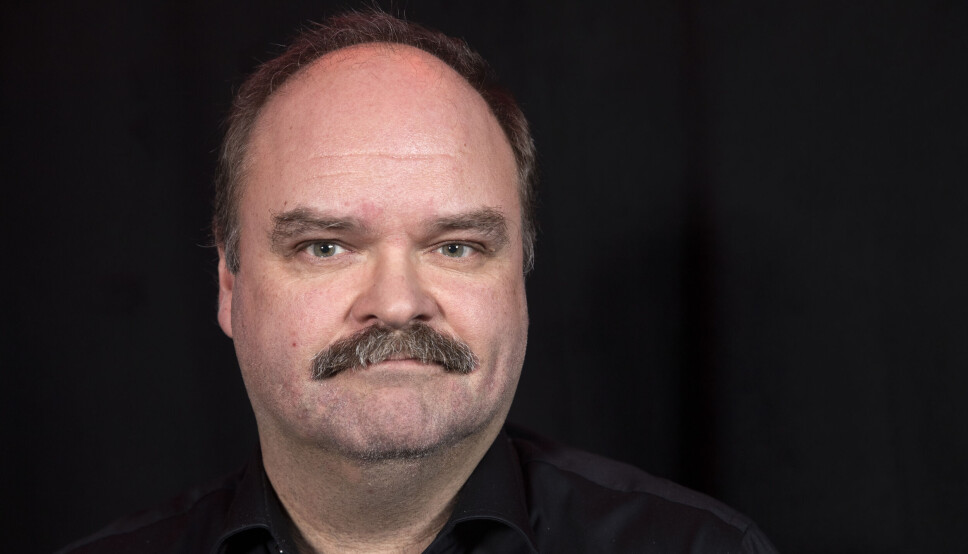 Humorkongen Atle Antonsen var KIL-treneren som parodierte hvor vanskelig det er å spille på bortebane.