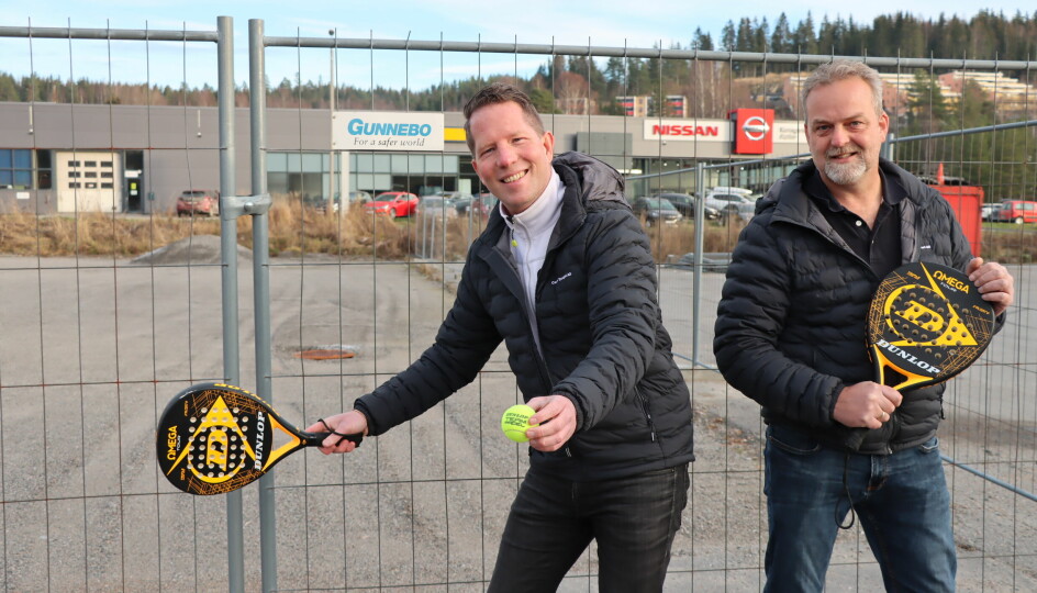 Patrik Svensson (t.v.) og Per Ivar Olsen gleder seg til å åpne padeltennishall på Rasta.