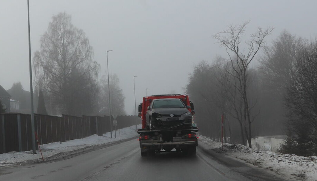 Ulykkesbilen ble kjørt til Kongsvinger av bilberger.