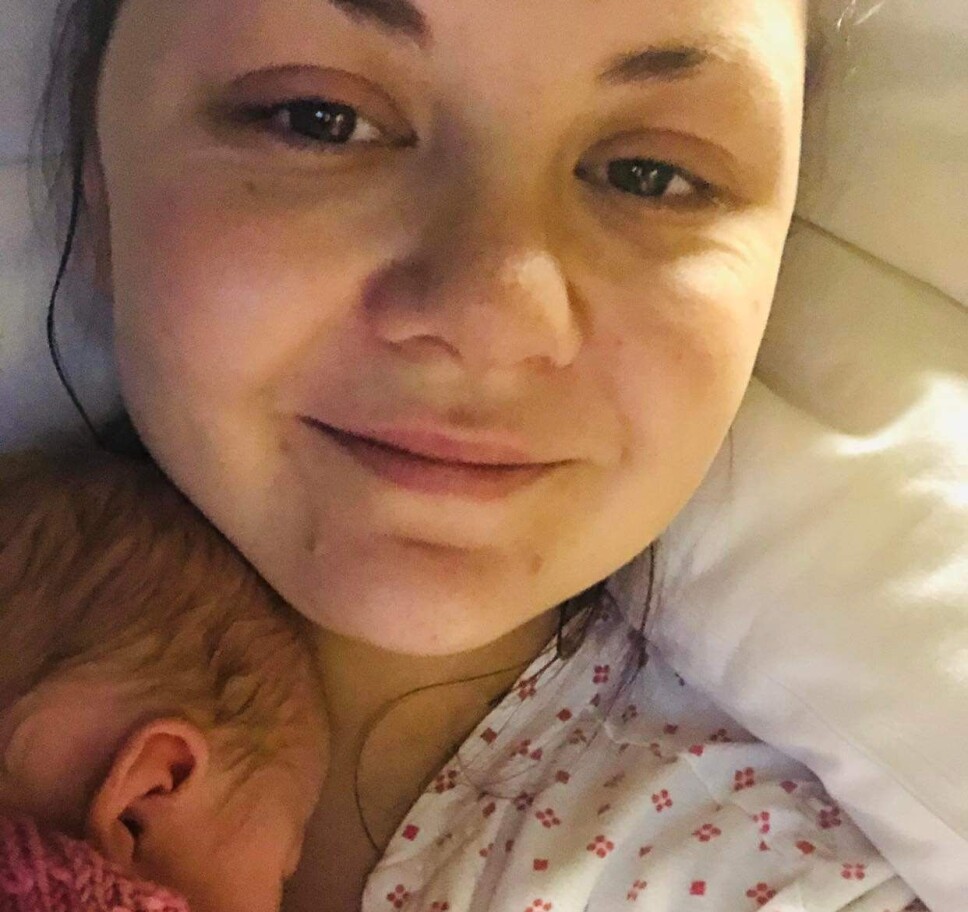 Mari Østlid venter barn nummer to. Nå er hun bekymret for manglende jordmortilbud i kommunen.