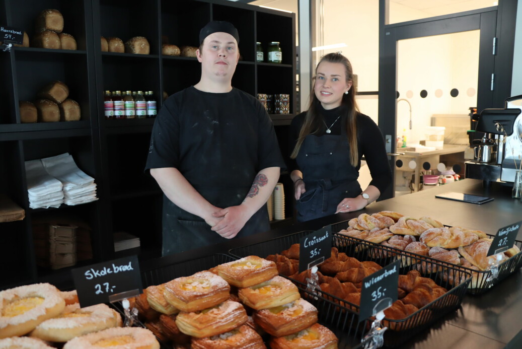 Patrick Smedstad og Kaja Bråthen tok imot fredag imot presse og kunder på Bakeri Bohem.