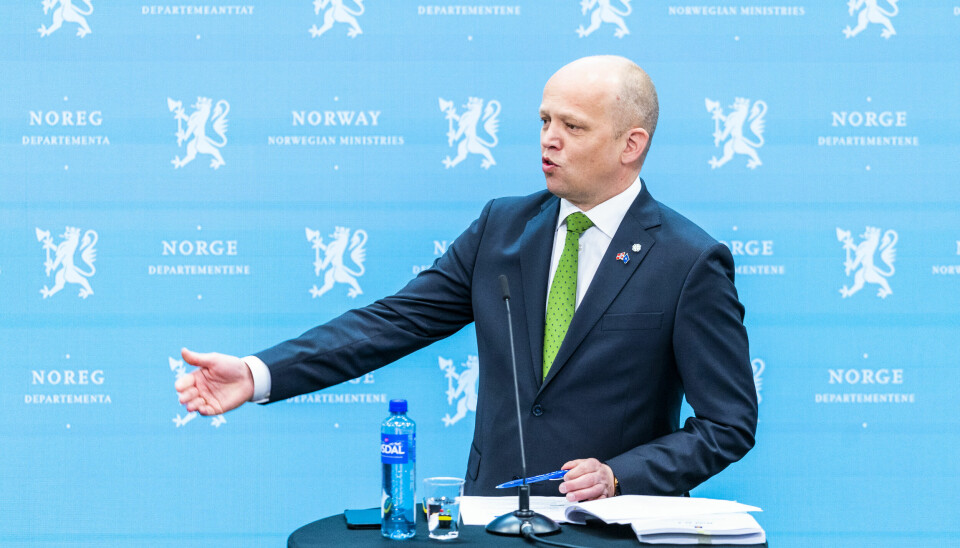Finansminister Trygve Slagsvold Vedum (Sp) holder pressekonferanse om revidert nasjonalbudsjett. Pressekonferansen finner sted i regjeringskvartalet i Oslo torsdag.