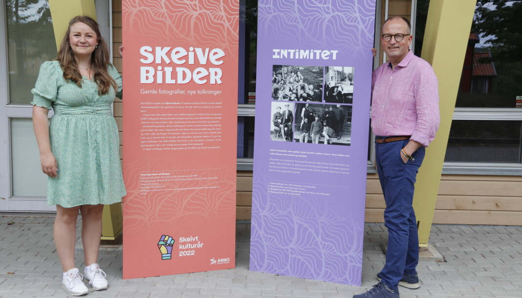 Vilde Strid og Bjørn Sverre Hol Haugen ved Kongsvinger museum med deler av utstillingen, og de gleder seg til å vise frem resten.