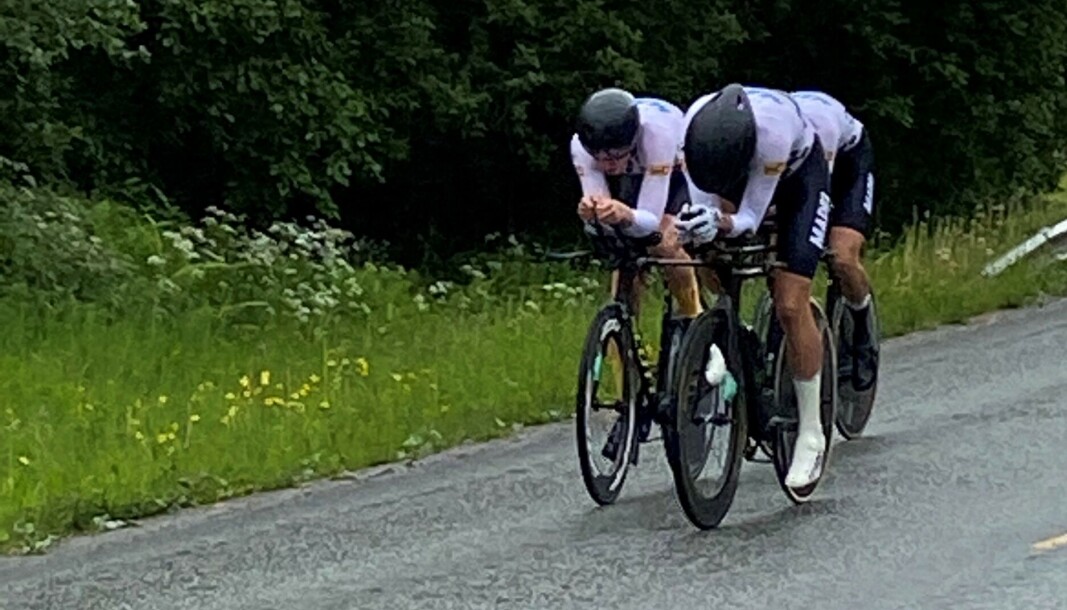 2.-laget i aero, full fart opp første bakken 2.-laget i aero, full fart opp første bakken