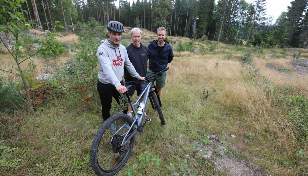 Her ønsker Lars Ringstad (f.h.), Svein Johansen og Steffan Hartz Repshus å etablere et nytt flerbruksanlegg som skal ersatte den gamle skistadion på Sæter.