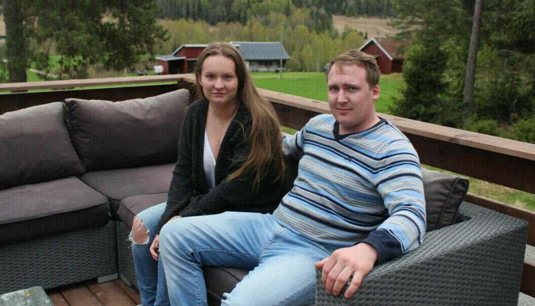 Samboerne Annette Svendsen Østby og Kenneth Berg Sæther investerte i kryptovaluta-mining for å tjene litt på siden. I mai 2021 ble deler av riggen deres stjålet. Nå er en Nord-odøling tiltalt.