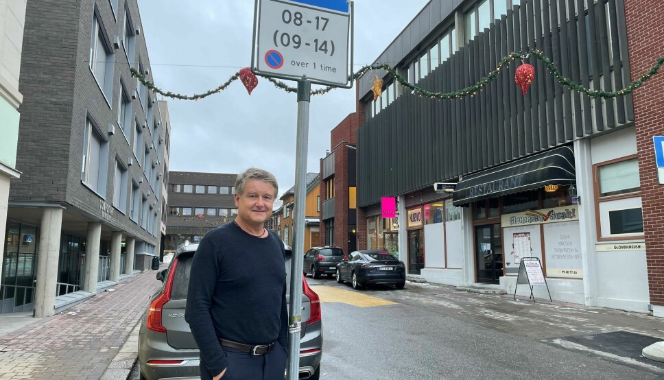 Daglig leder i Byen Vår, Uno Arnesen, ønsker sårt å beholde en time gratis parkering.