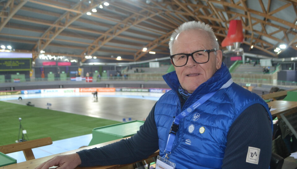 Kjell Lillenes er tidtaker under de store skøytemesterskapene i Vikingskipet.