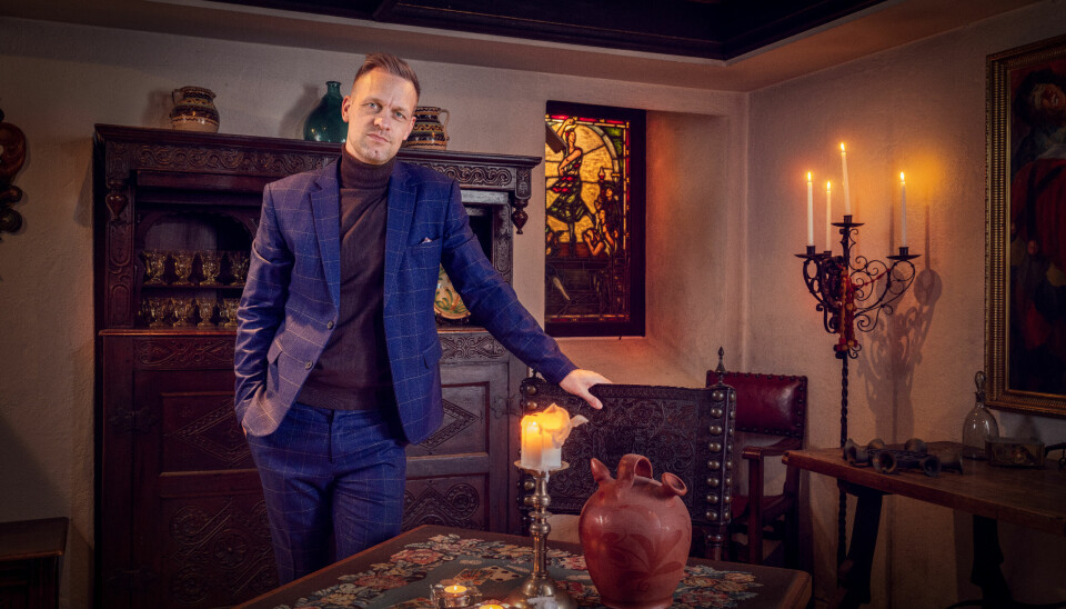 Mads Hansen er programleder for den populære TV 2-serien Forræder.