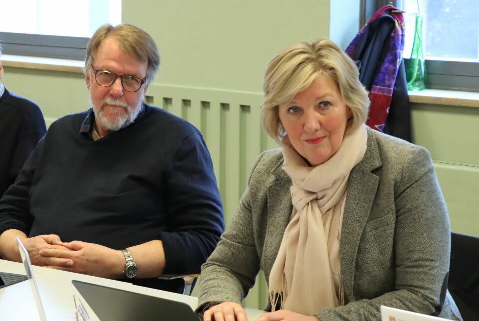 Arbeiderparti-kollegaene Paul Inge Tønseth og Iren Carlstrøm er uenige om delentreprise av brannstasjonen var et godt valg.