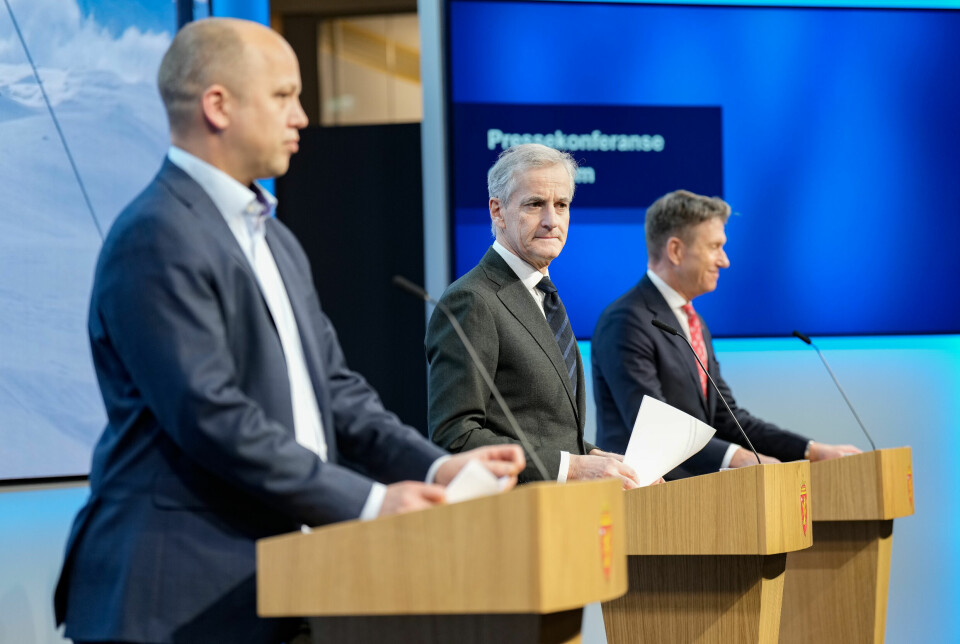 Statsminister Jonas Gahr Støre (Ap), finansminister Trygve Slagsvold Vedum (Sp) og olje- og energiminister Terje Aasland (Ap) under en pressekonferanse om strømtiltak.