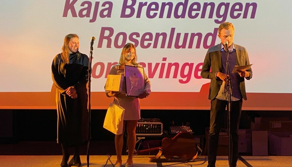 Kajal Brendengen Rosenlund mottok prisen som rets unge talent på Indre Østland fotballkrets sin fotballgalla på Hamar