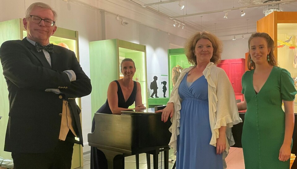Øivind Roos, Berit Billingsø, Eva Vermundsberget og Lina Cecilia Carlsson holder konsert på Kongsvinger bibliotek denne søndagen. Bildet er tatt fra konserten deres i sommer.