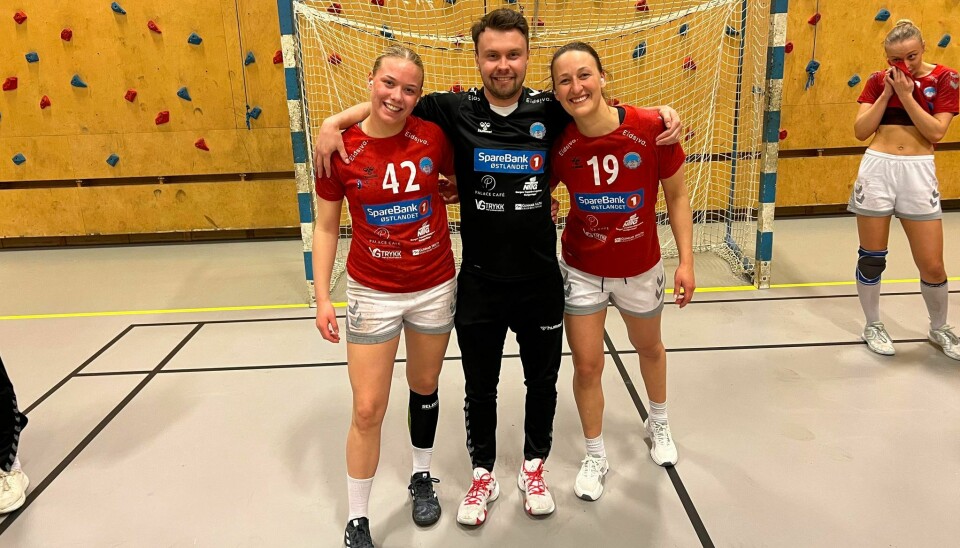 Maylene Torhov, trener Sindre Sæther og Ingrid Lysen er klare for seriestart i dag.