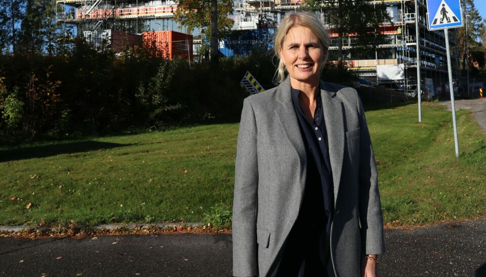 Pia Fischer foran Innlandet Science Park, som blir hennes nye arbeidsplass på Kongsvinger. Selve åpningen av Innlandet Science Park i Kongsvinger blir i månedsskiftet mars/april 2024.