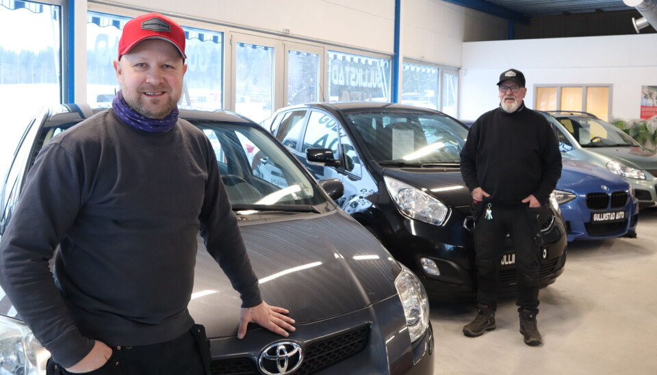 Geir Ove Gullikstad (t.v.) og Tor Klokkerud har hatt stor suksess med å selge bruktbiler.