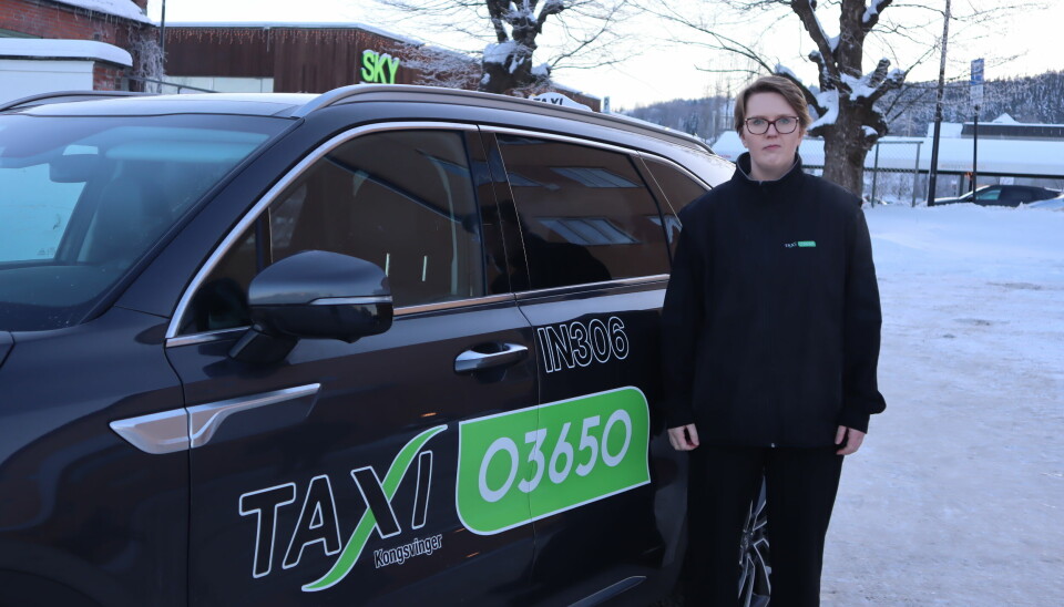 Representant for alle taxi-eierne i Glåmdalsdistriktet Linn-Birgit Kampen Kristensen håper at Pasientreiser OUS og Taxi 03650 kan komme til en enighet snart.